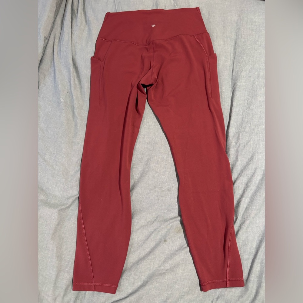 Lululemon Aligns with pockets